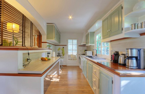 Petite-ÃŽle House | Villa Emeraude Montvert les Hauts - classée 4 étoiles, climatisée avec piscine