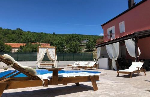 Trn Villa | Villa Emili