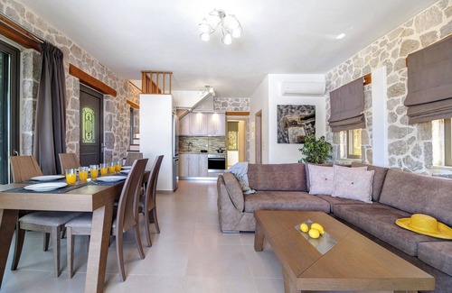 Tsoukaladhes Villa | Villa "Emily" with Sea View, Private Pool & Wi-Fi