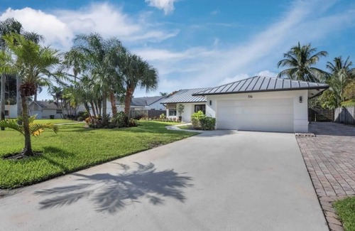 Lake Ida Shores House | Villa Enfield 3BR 2BA Pool Home near downtown