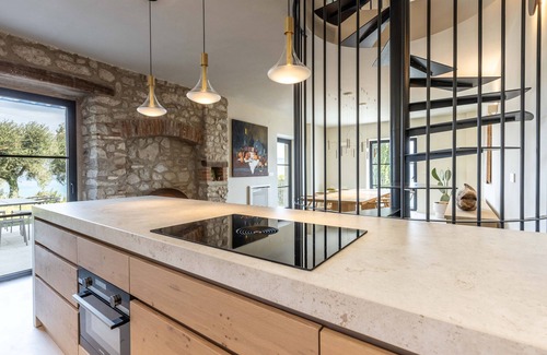 Toscolano Maderno Villa | Villa 'Engardina' with Lake View, Wi-Fi and Air Conditioning