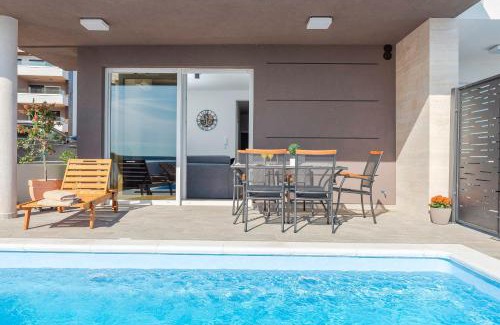 Kolan Apartment | Villa Eni Beachfront apartment with pool