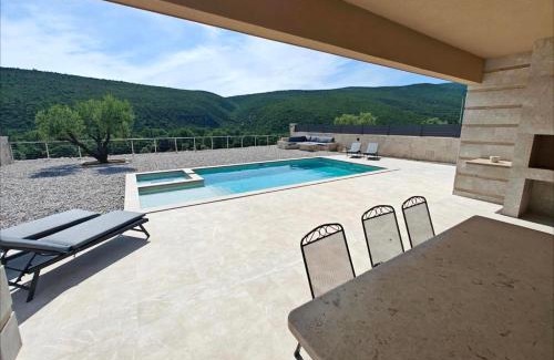 Trn Villa | Villa Ero