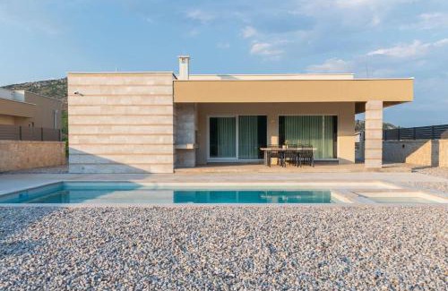 Trn Villa | Villa Ero