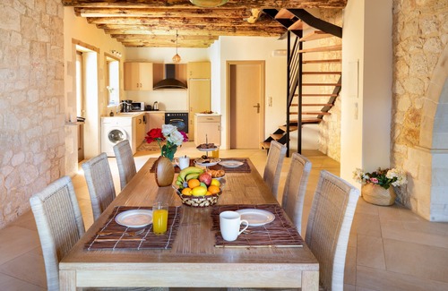 Makhairoi Villa | Villa Erontas-luxurius villa with private heated jacuzzi