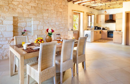 Makhairoi Villa | Villa Erontas-luxurius villa with private heated jacuzzi