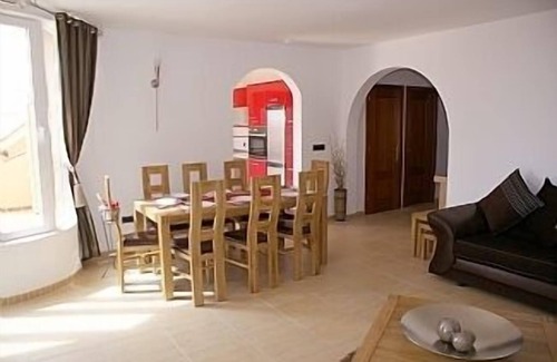 Caleta de Fuste Villa | Villa 4 Bedroom 2 X En Suite And Bedroom 4 has it's own toilet 10 metre H/pool
