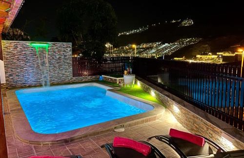 Puerto Rico Villa | Villa Puerto Rico in front of the shopping center with private heated saltwater pool with jacuzzi & t able fút boll & arcade games OR St andard Villa Puerto Rico in front of the shopping center with private heated saltwater big jacuzzi & arcade games