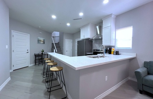 Brownsville Condo | Villa Escondida #1 -2BD- Straight Shot to SpaceX!