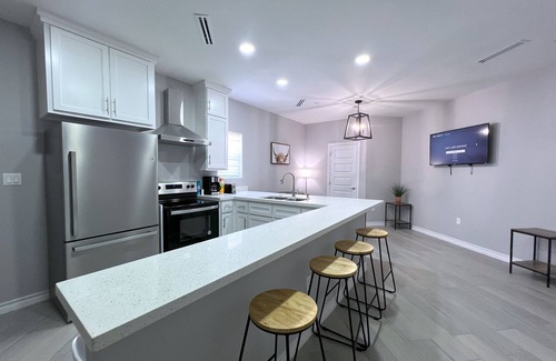 Brownsville Condo | Villa Escondida #1 -2BD- Straight Shot to SpaceX!