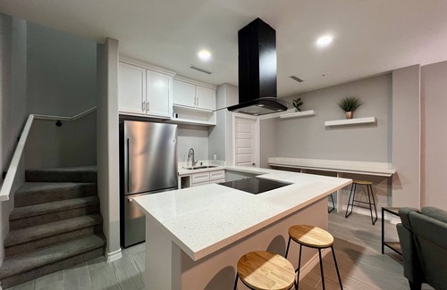 Brownsville Condo | Villa Escondida #2 -2BD- Straight Shot to SpaceX!