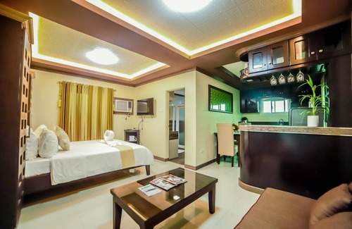 Palayan City Hotel | Villa Esmeralda Bryan's Resort Hotel and Restaurant