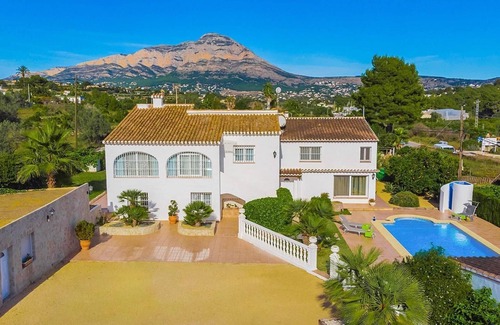 Tarraula Villa | Villa "Esther" with Pool, Garden & Wi-Fi