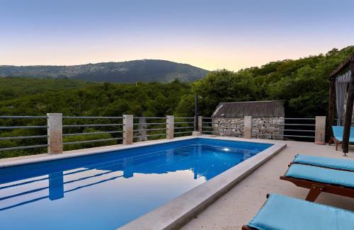 Zagore Villa | Villa Eugenia for 8 people with private pool & large garden only 3 km from the beach