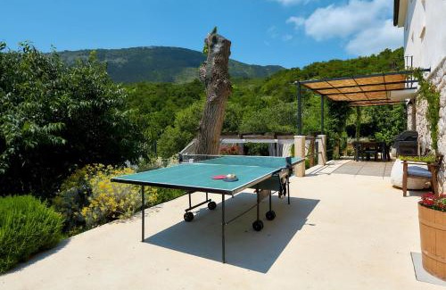 Zagore Villa | Villa Eugenia for 8 people with private pool & large garden only 3 km from the beach