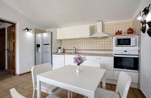 Gaucin Ski Chalet | Villa Evelyn. Privacy Garden, WiFi, Nature, Relax, Birdwatching, Fully Equipment