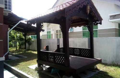 Kampung Behor Gandin House | Villa Fairuz Hana Islamic Stay