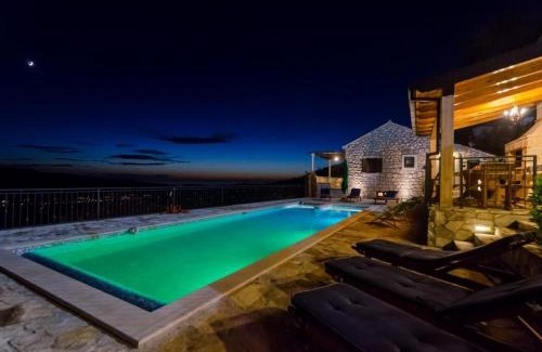 Dunave Krajnje Villa | Villa Falcon Rook