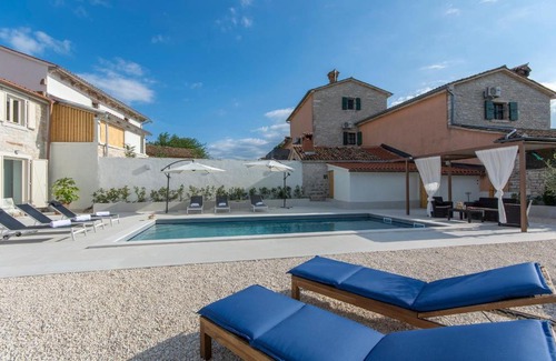 Selina Villa | Villa Famiglia
