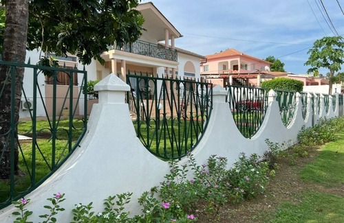 Agua Grande Villa | Villa Familial à Sao Tome à Moins de 5 Minutes de Laéroport et du Centre Ville