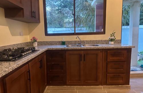 Piedra Blanca Villa | Villa Familiar con Piscina Privada y Rio