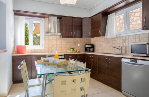 Pondi Villa | Villa Fankri - Three Bedroom Villa, Sleeps 8