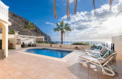 Los Cristianos Villa | Villa Faya On The First Ocean Line With New Heated Pool
