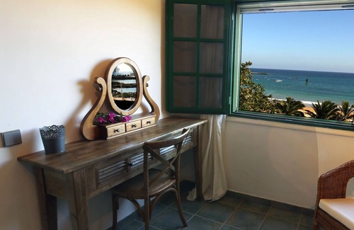 Costa Teguise House | Villa feet in the water, really!
