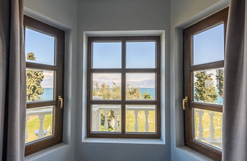 Psathopirgos Villa | Villa Filoxenia - by the sea - up to 12 guests