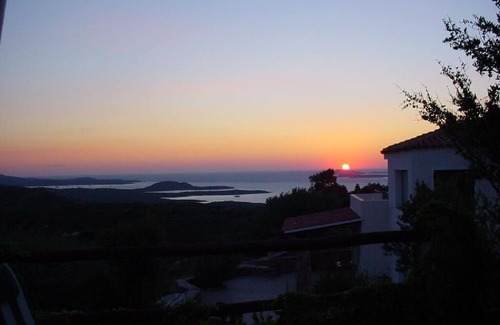 San Pantaleo Villa | Villa Fiore: wide garden, next to the sea and village