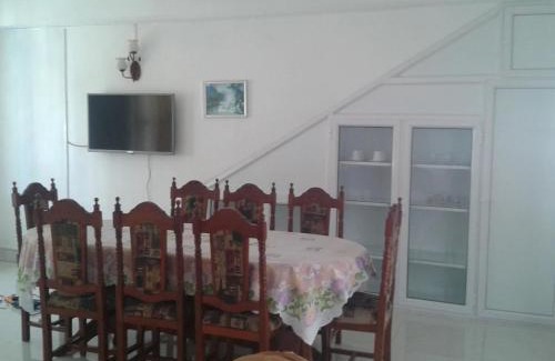 Camp Bestel House | Villa Fleurie : Belle Maison ensoleillée