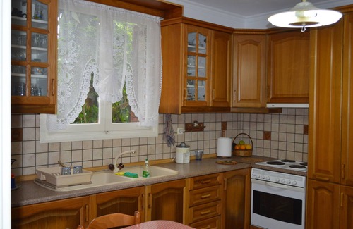 Alikianos Villa | Villa Flora ,3 bedrooms,2 bathrooms ,living room, 12 min by car to Chania center