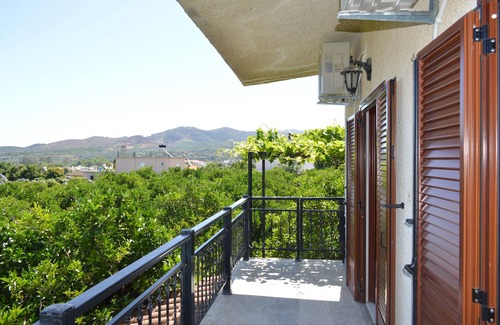 Alikianos Villa | Villa Flora ,3 bedrooms,2 bathrooms ,living room, 12 min by car to Chania center
