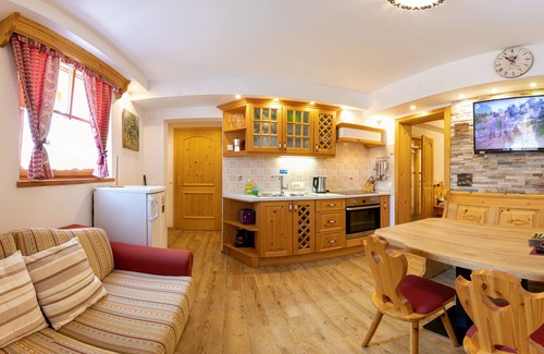 Gozd Martuljek Apartment | Villa Flora Apartments