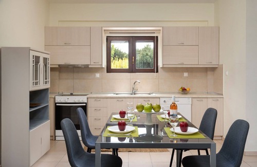 Pyrgos Psilonerou Villa | Villa Flora - Villa close to the seaside with private pool in Crete