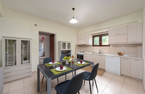 Pyrgos Psilonerou Villa | Villa Flora - Villa close to the seaside with private pool in Crete
