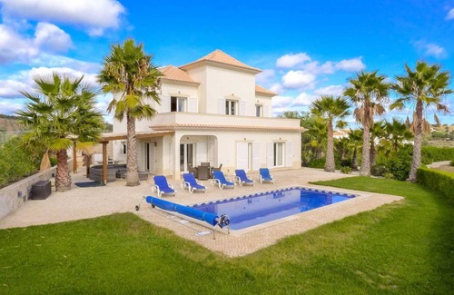 Conceicao Villa | Villa Flora Martins, 4 bedrooms, pool and fantastic view