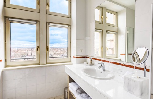 Old Lyon Hotel | Villa Florentine