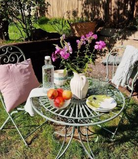 Lazany Bed & Breakfast | VILLA FOLLEMIRA cz - kitchen - garden - bike storage