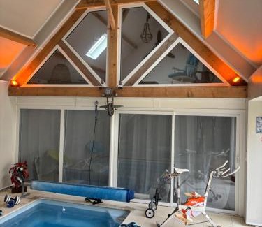 Fontaine-la-Gaillarde House | Villa Fontaine avec piscine intérieur chauffée-Maison de campagne Familiale -idéal Vacances ou Séjour Professionnel -3 chambres-Bureau séparé -Lit Bébé - Parking Facile & Gratuit