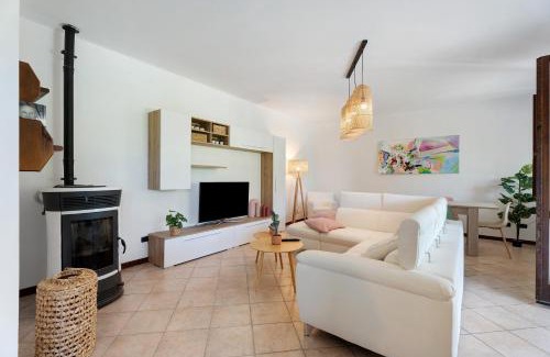 Angera House | Villa Fox