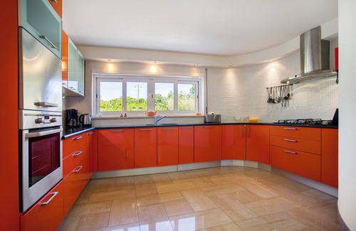 Foz do Arelho Villa | Villa 'Foz Fancy Fun' with Mountain View, Wi-Fi and Air Conditioning