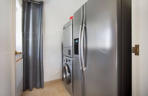 Foz do Arelho Villa | Villa 'Foz Fancy Fun' with Mountain View, Wi-Fi and Air Conditioning