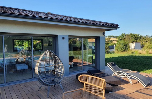 Fleurieux-sur-l'Arbresle Villa | Villa Contemporaine Avec Piscine Chauffée et ses Grands Espaces Verts au Calme