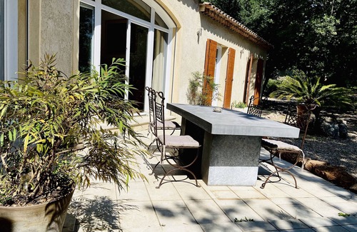 Saint-Cezaire-sur-Siagne House | Villa Mitoyenne Entre mer et Montagne au Calme Nichée Dans la Nature