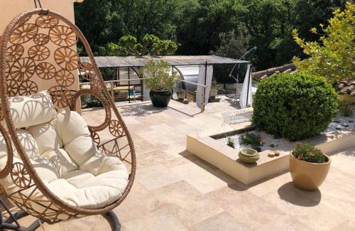 Sainte-Anastasie-sur-Issole Bed & Breakfast | Villa QUINISSOLE