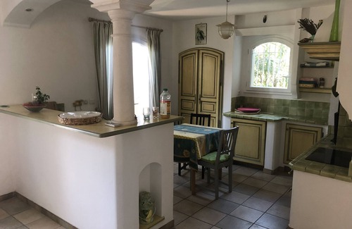 Sainte-Cecile-les-Vignes Villa | Villa 10 persons with swimming pool, near the village