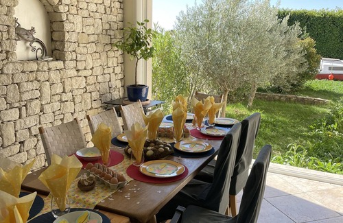 Sainte-Cecile-les-Vignes Villa | Villa 10 persons with swimming pool, near the village