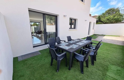 Villeneuve-les-Maguelone Villa | Villa close to the beach with jacuzzi
