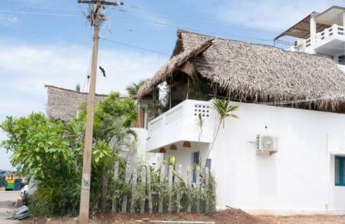 Pondicherry Beach House | Villa Frangipani - Sea Front, AC, Wifi
